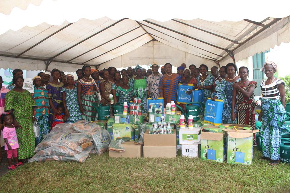07/09/18   Remise de matriels et intrants agricoles  de L'ANOPACI aux exploitantes agricoles, la prsidente Vronique N'DRI exhorte une production agricole de qualit